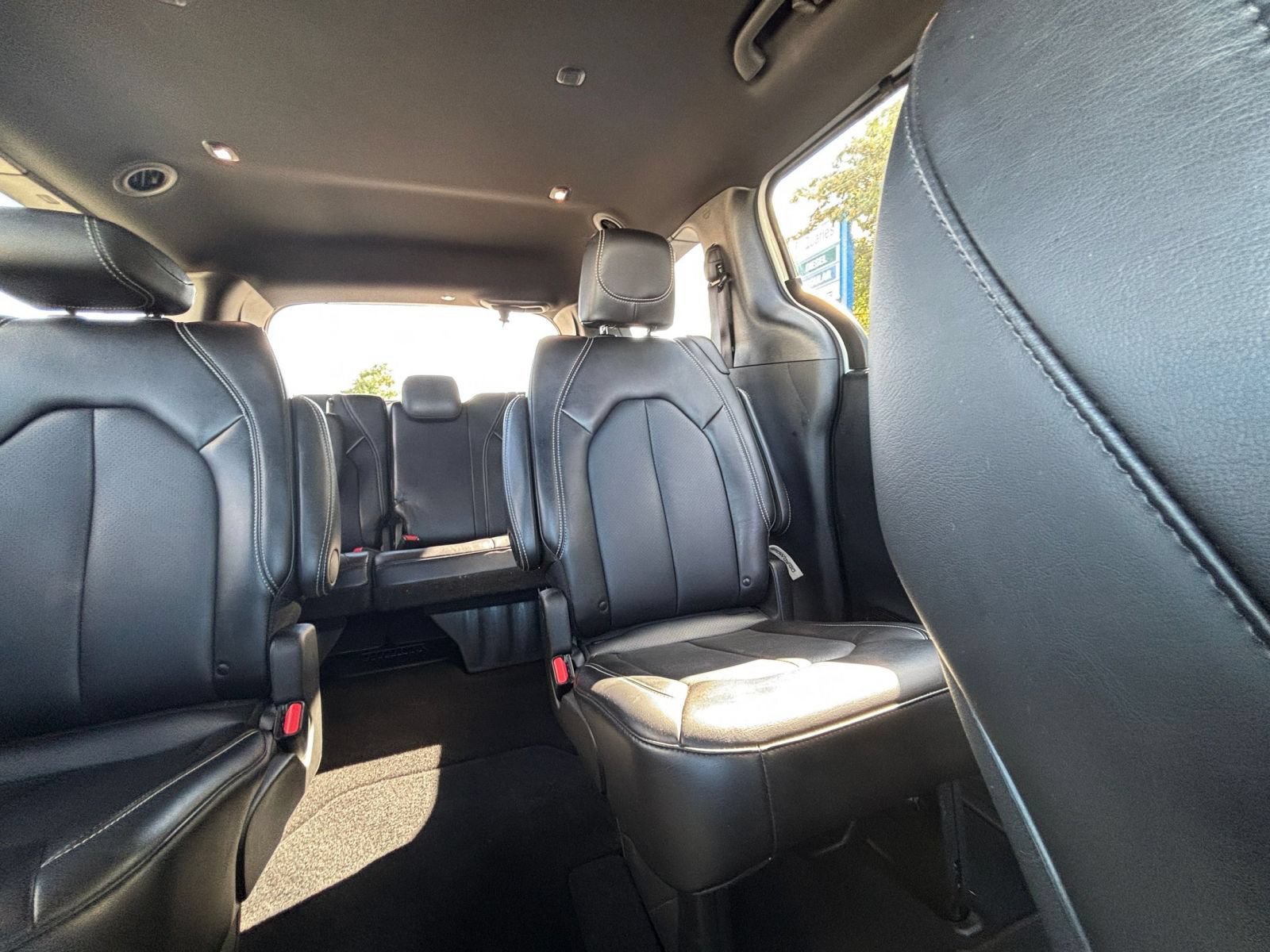 Used 2025 Chrysler Pacifica Select FWD image 39