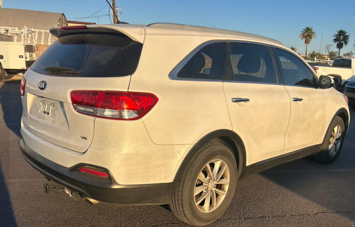 Used 2018 Kia Sorento FWD V6 image 5