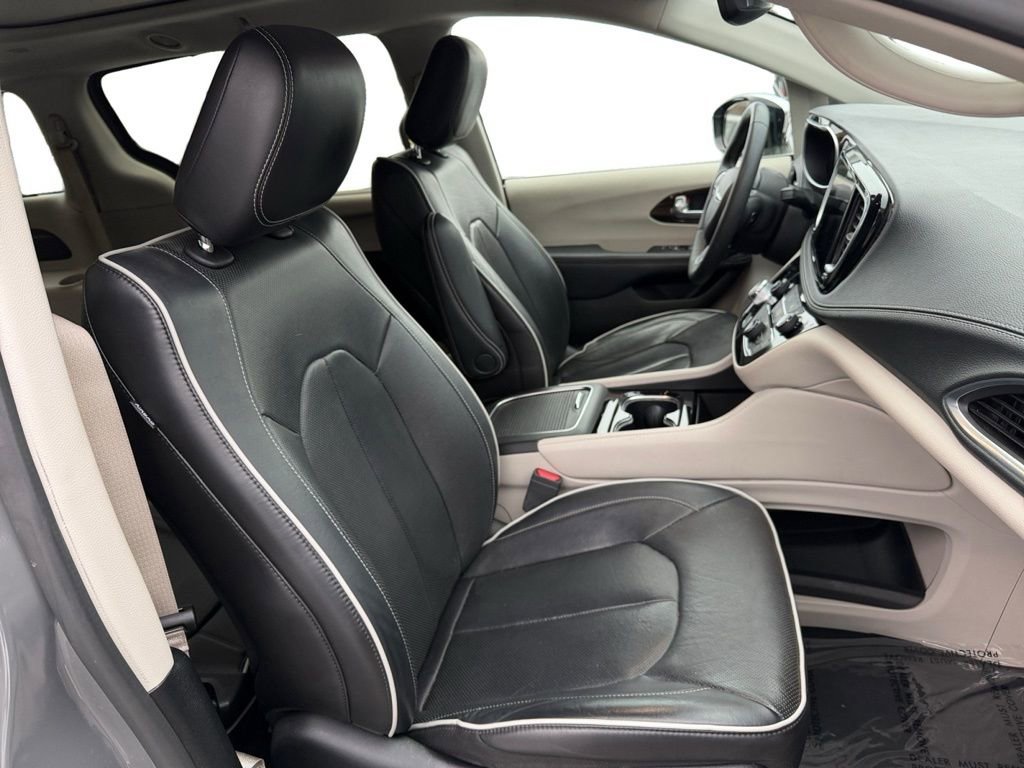 Used 2023 Chrysler Pacifica Limited image 19