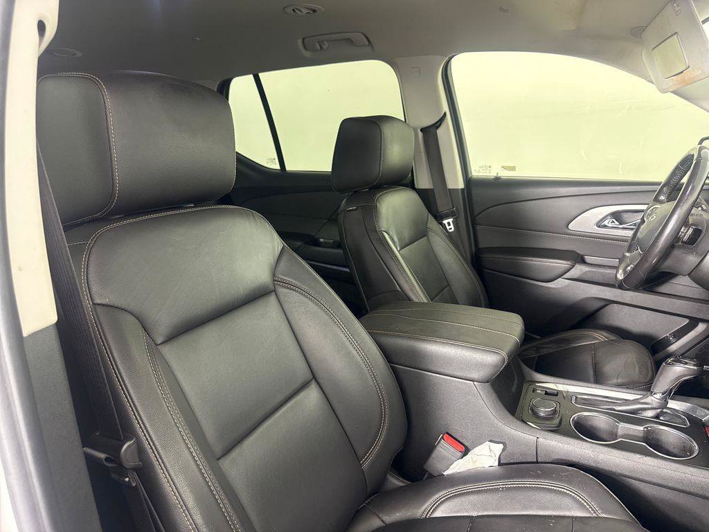 Used 2020 Chevrolet Traverse RS FWD image 13