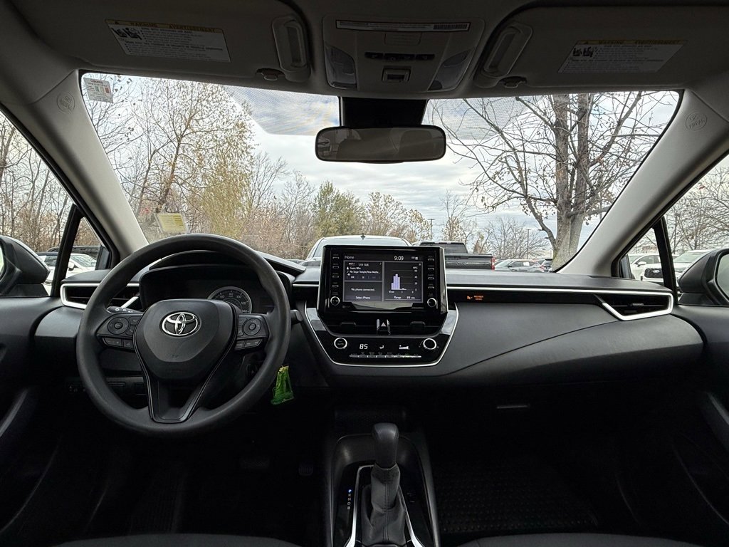 Used 2021 Toyota Corolla LE image 29