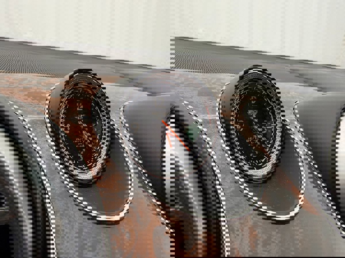 Used 2017 Bentley Bentayga image 18