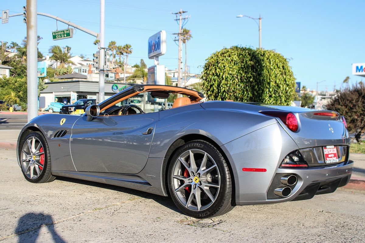 Used 2012 Ferrari California RWD image 4