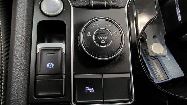 Used 2023 Volkswagen Atlas Cross Sport SEL R-Line AWD/4WD image 23