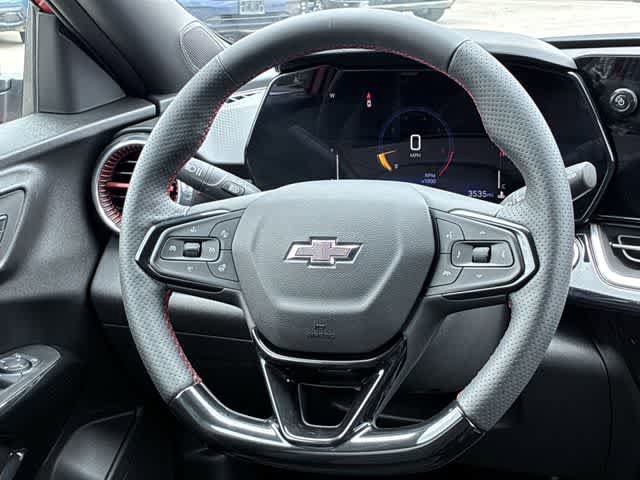 Used 2026 Chevrolet Trax RS w/ Sunroof Package FWD image 25
