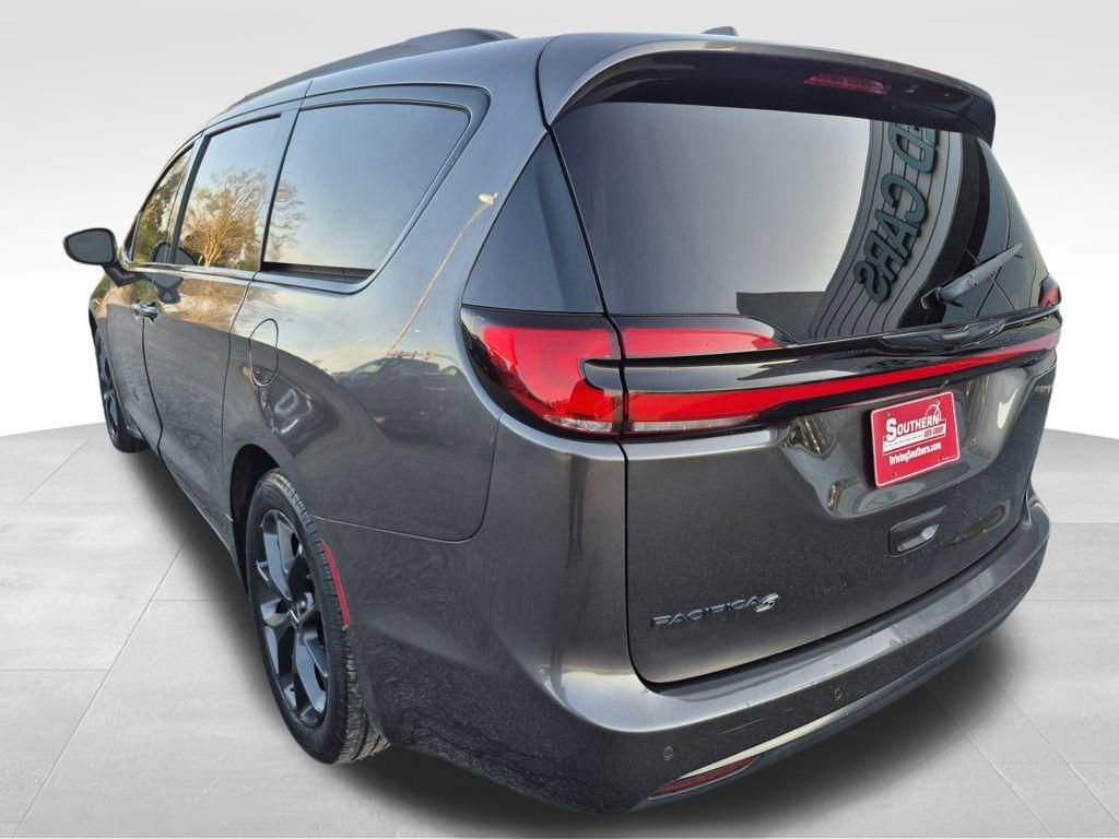 Used 2021 Chrysler Pacifica Touring w/ S Appearance Package image 4