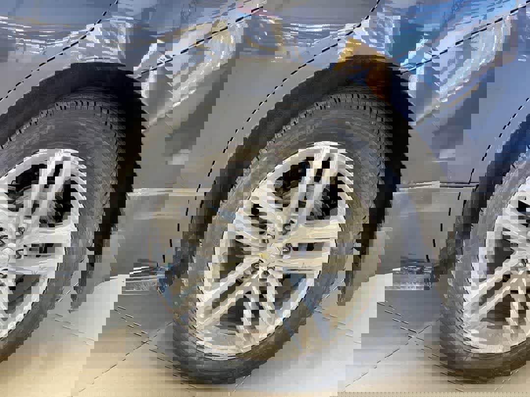 Used 2018 Chevrolet Equinox Premier image 13