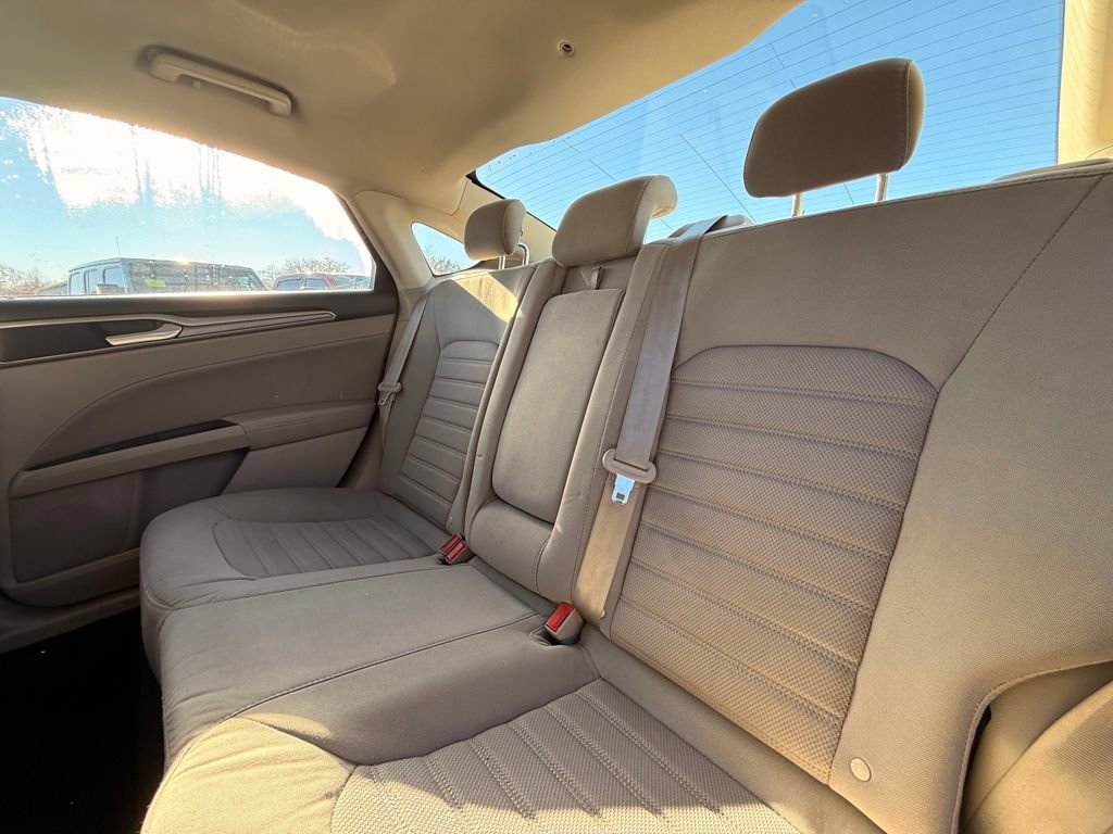 Used 2020 Ford Fusion SE image 15