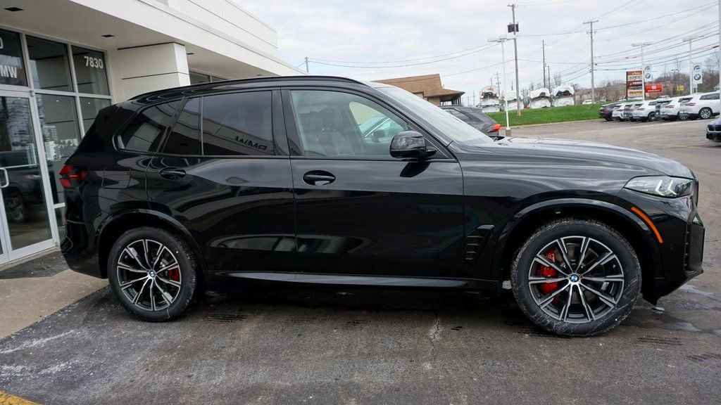 New 2026 BMW X5 xDrive40i w/ M Sport Package AWD/4WD image 4