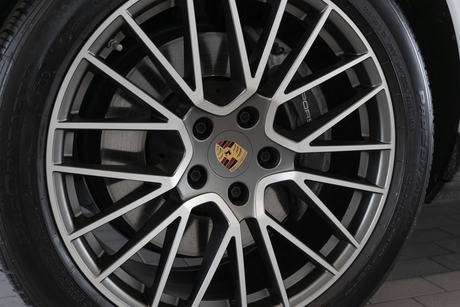 Used 2023 Porsche Cayenne Platinum Edition image 31