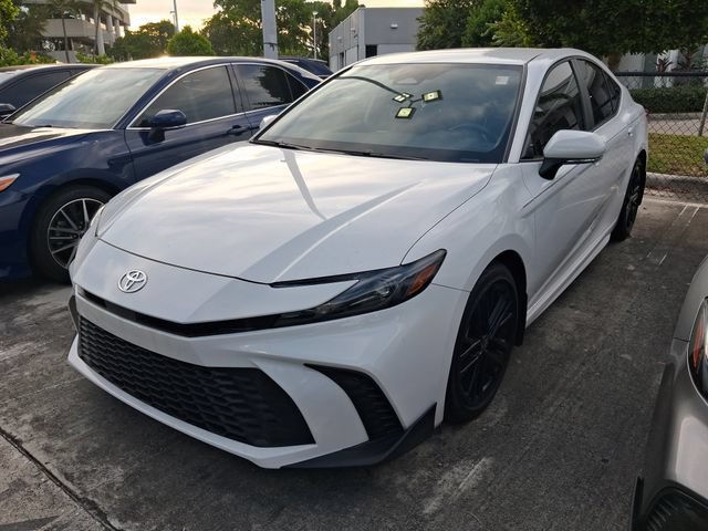 Used 2025 Toyota Camry SE FWD image 2