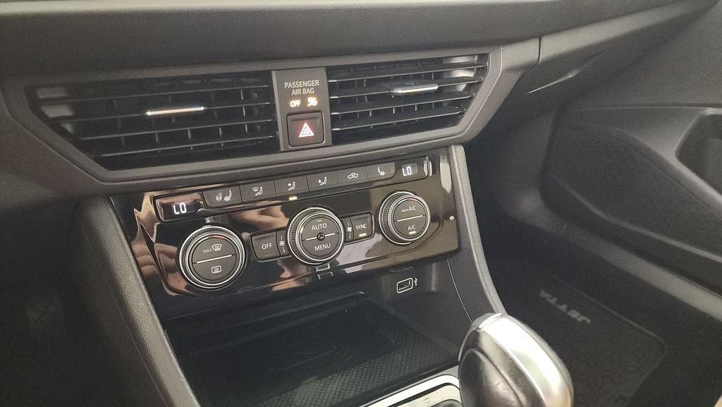 Used 2020 Volkswagen Jetta SEL FWD image 16