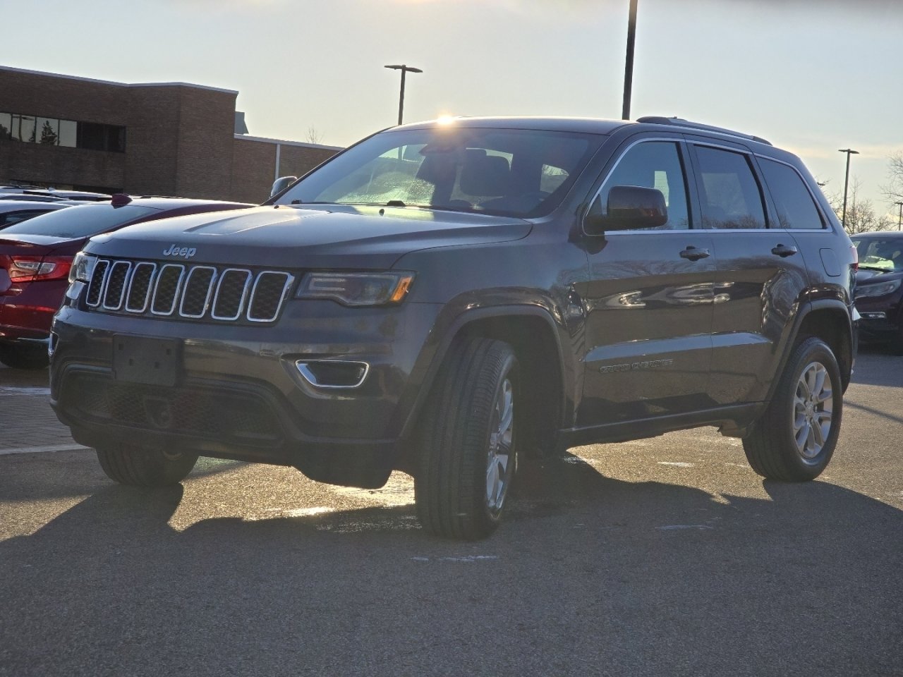 Used 2021 Jeep Grand Cherokee Laredo image 13