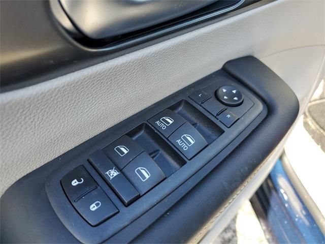 New 2023 Chrysler Pacifica Touring-L FWD image 17