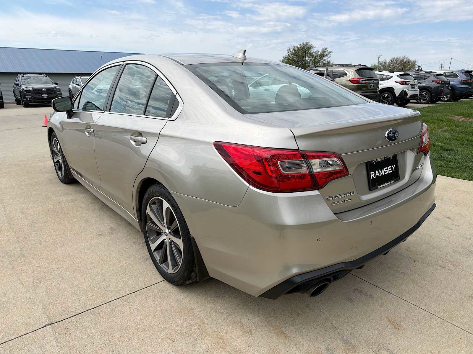 Used 2019 Subaru Legacy 2.5i Limited w/ Popular Package #2A AWD/4WD image 4