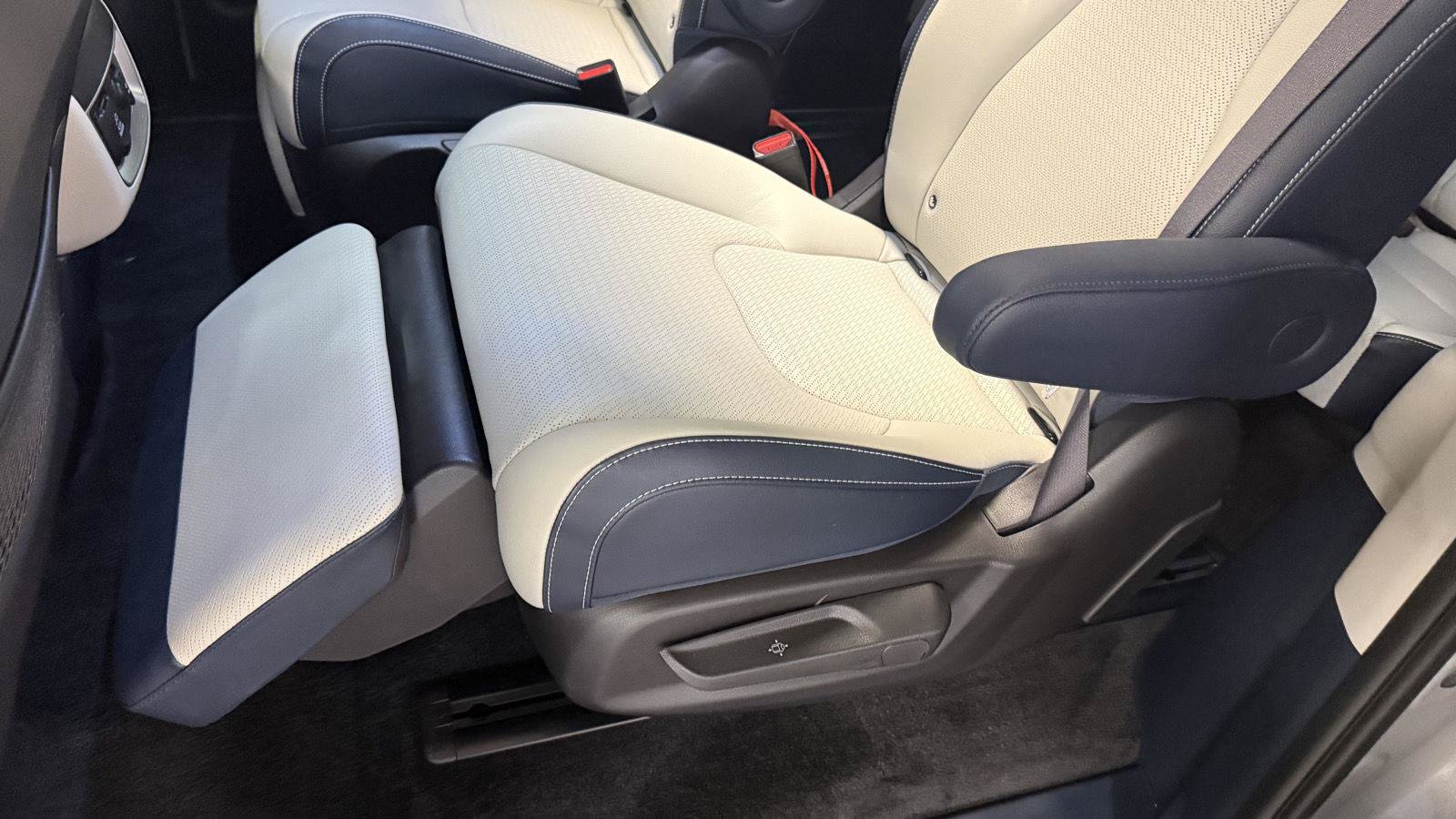 Used 2026 Kia Carnival SX Prestige FWD image 32