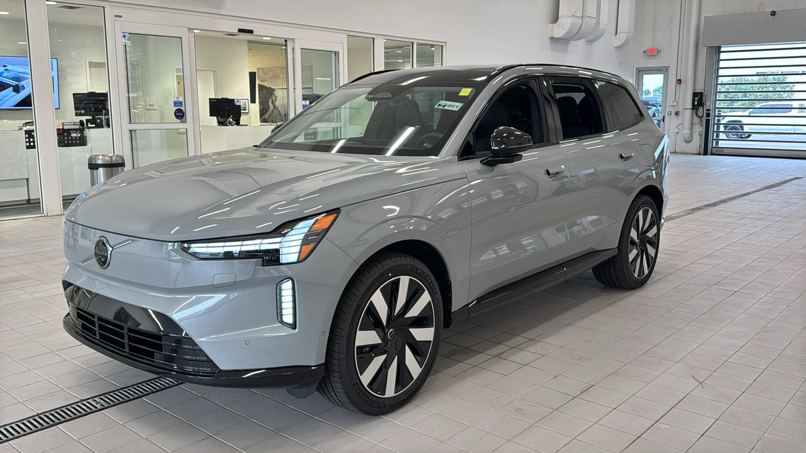 New 2026 Volvo EX90 Ultra AWD/4WD image 9