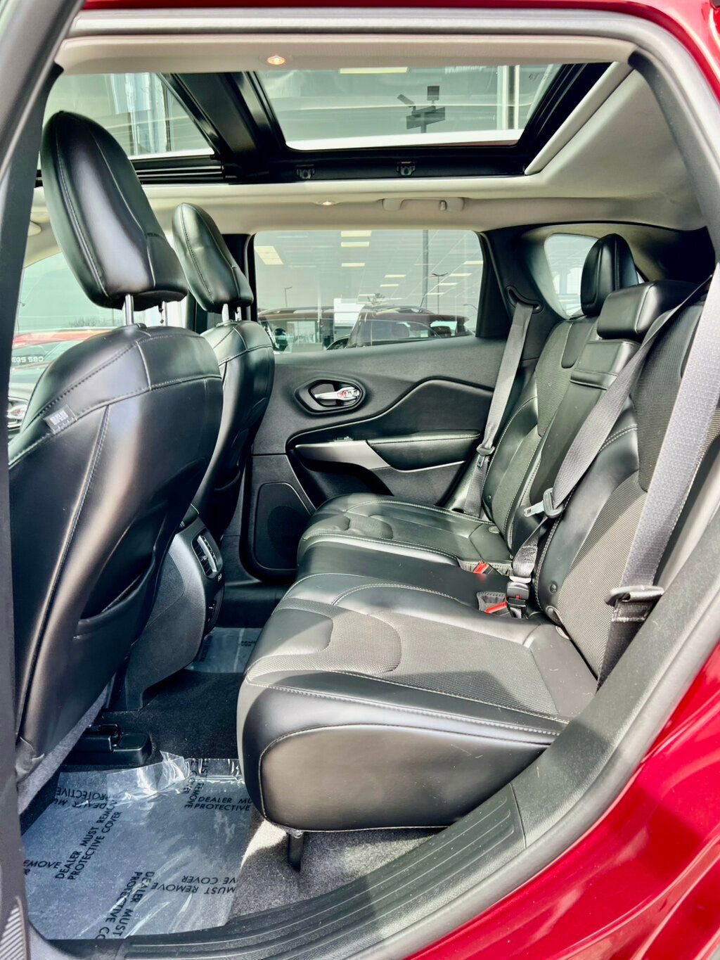 Used 2019 Jeep Cherokee Limited w/ Technology Group image 16