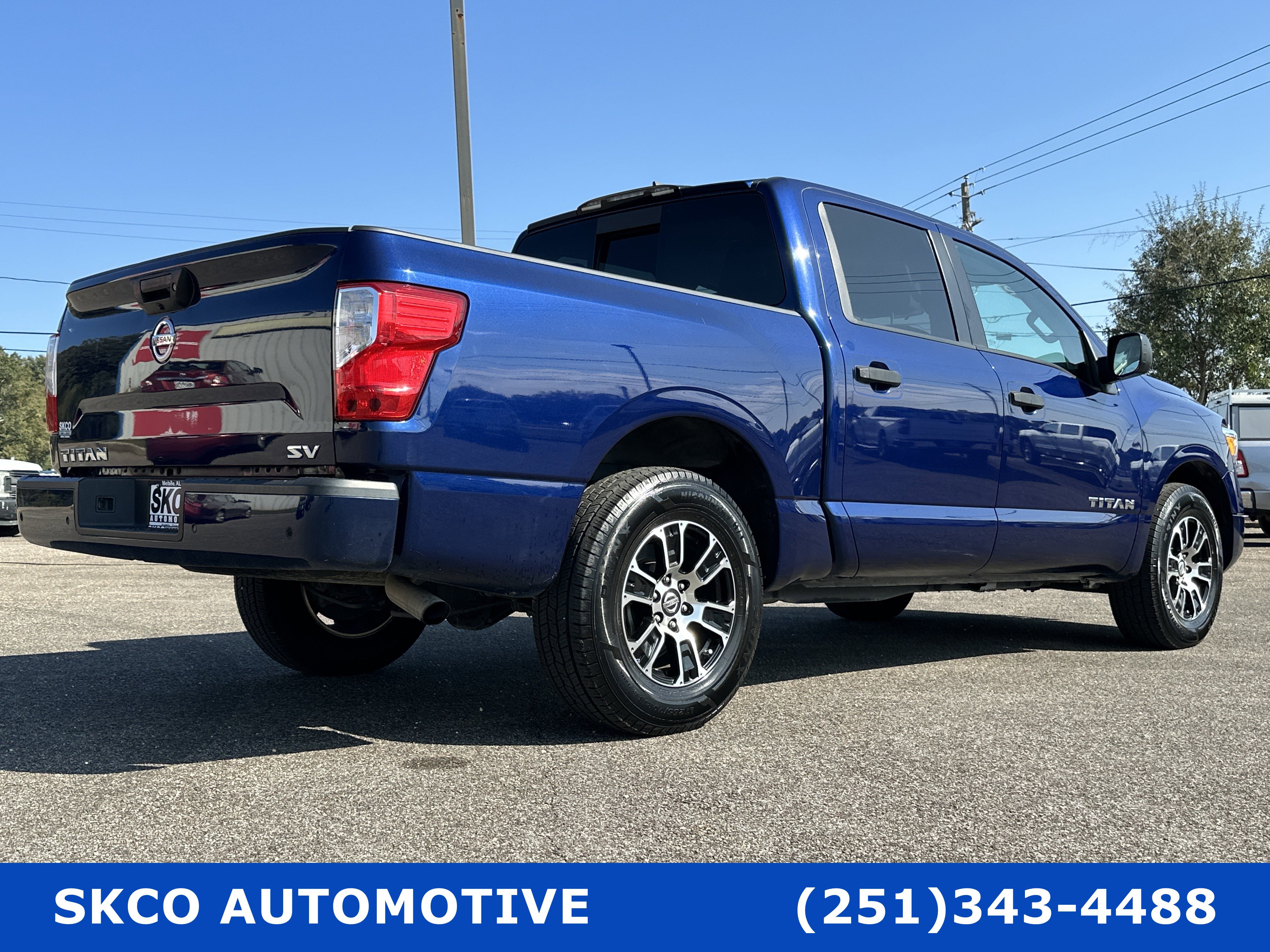 Used 2022 Nissan Titan SV image 5