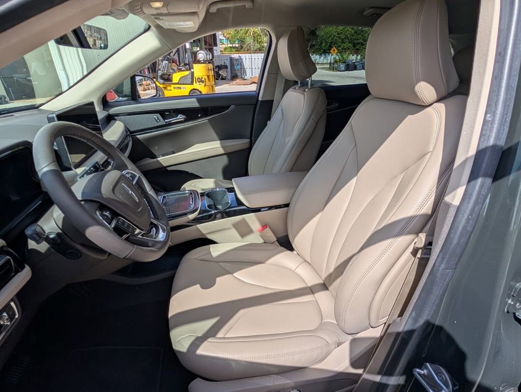 Used 2022 Lincoln Nautilus FWD w/ Premium Package image 10