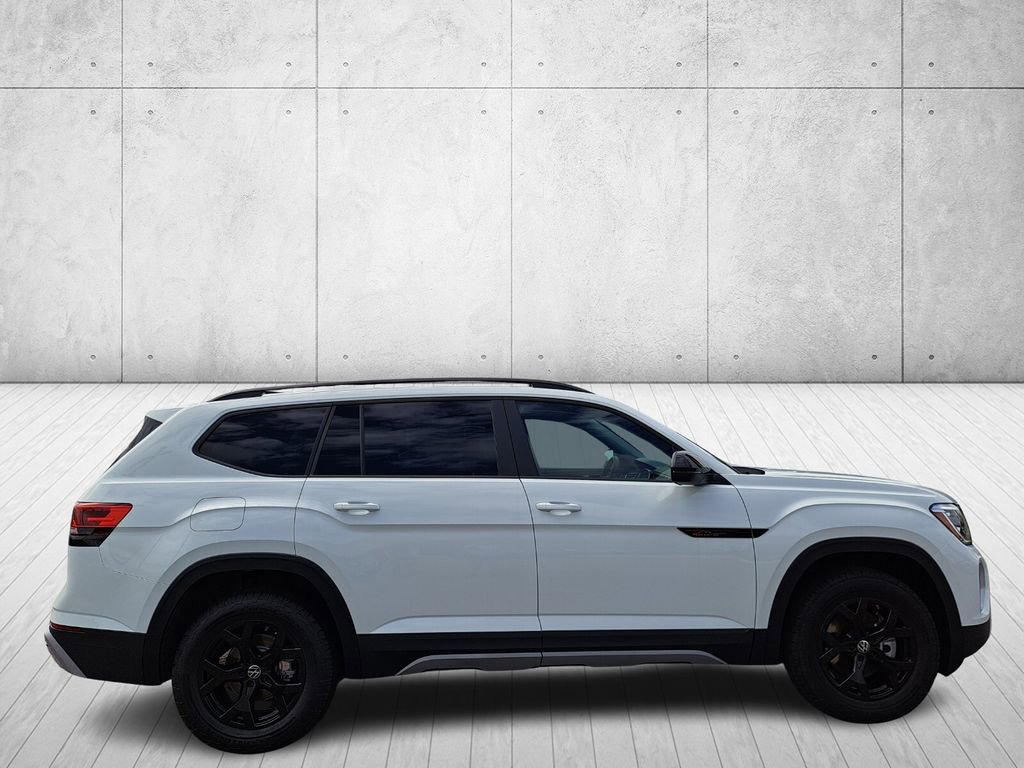 New 2025 Volkswagen Atlas Peak Edition SE image 4