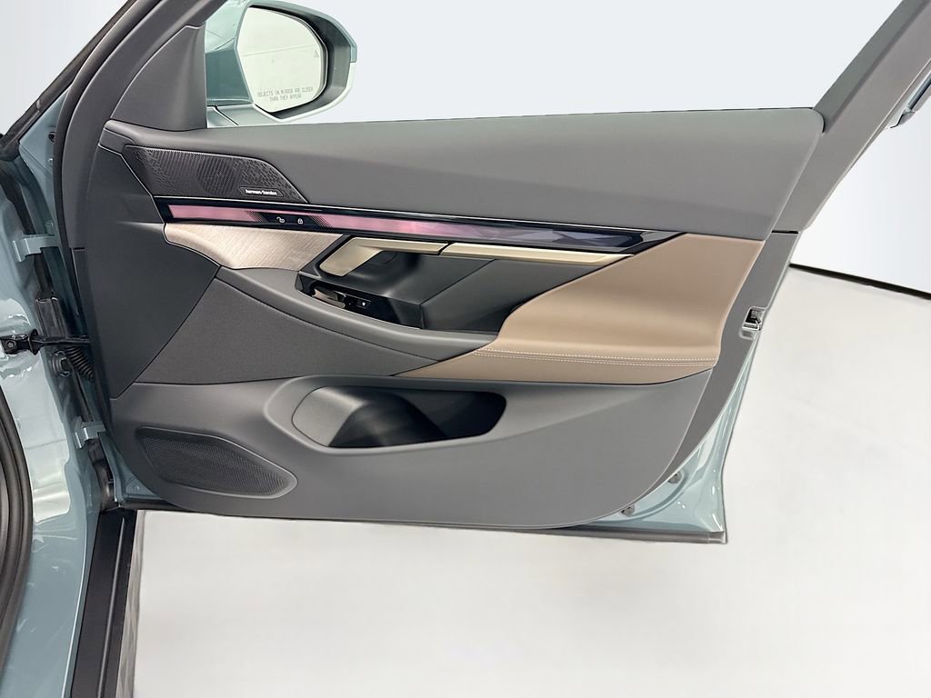 New 2026 BMW i5 eDrive40 w/ Premium Package image 24