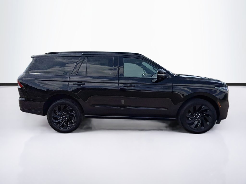 New 2027 Lincoln Navigator Reserve w/ Jet Appearance Package AWD/4WD image 4