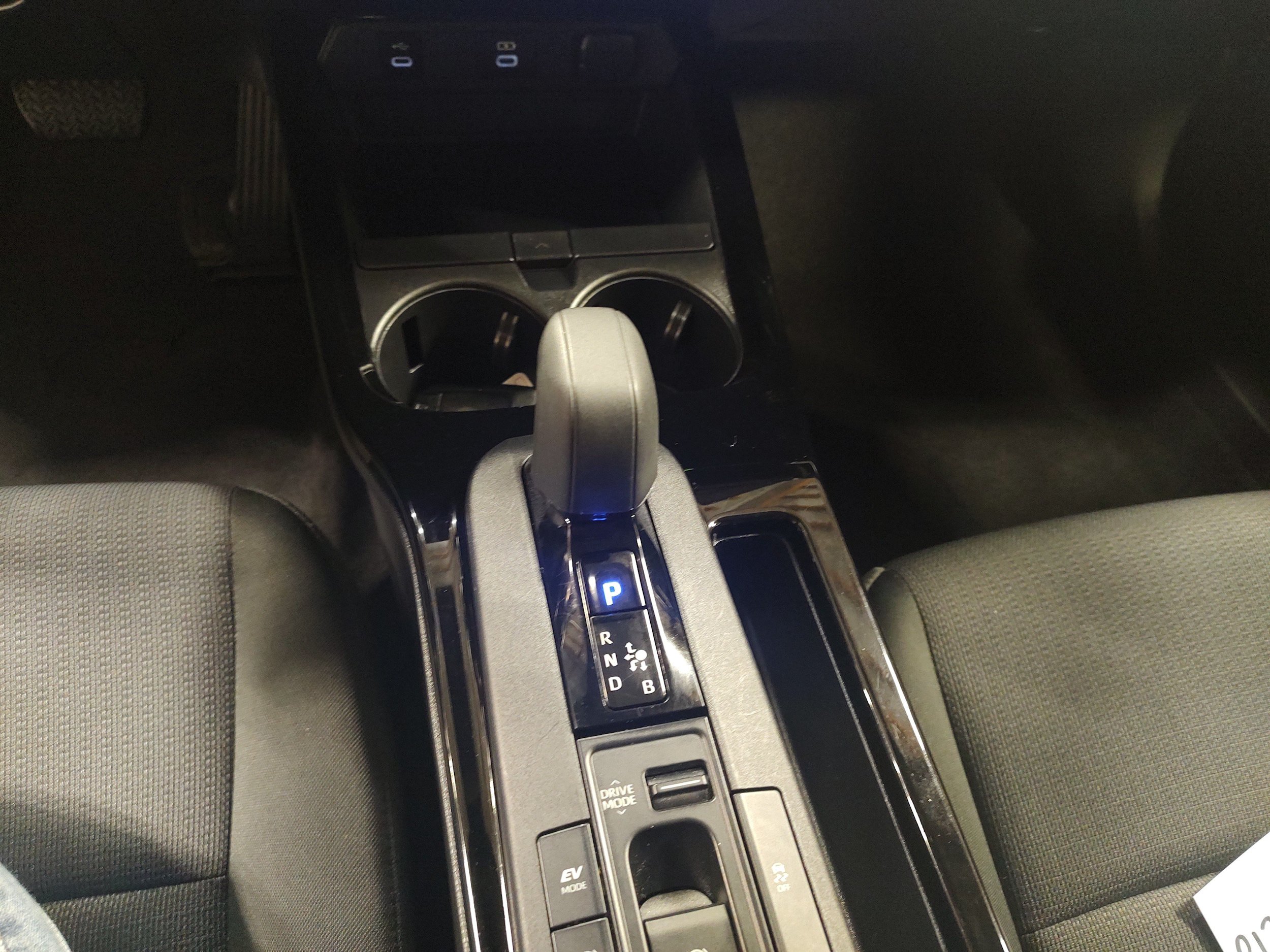 Used 2025 Toyota Prius LE FWD image 8