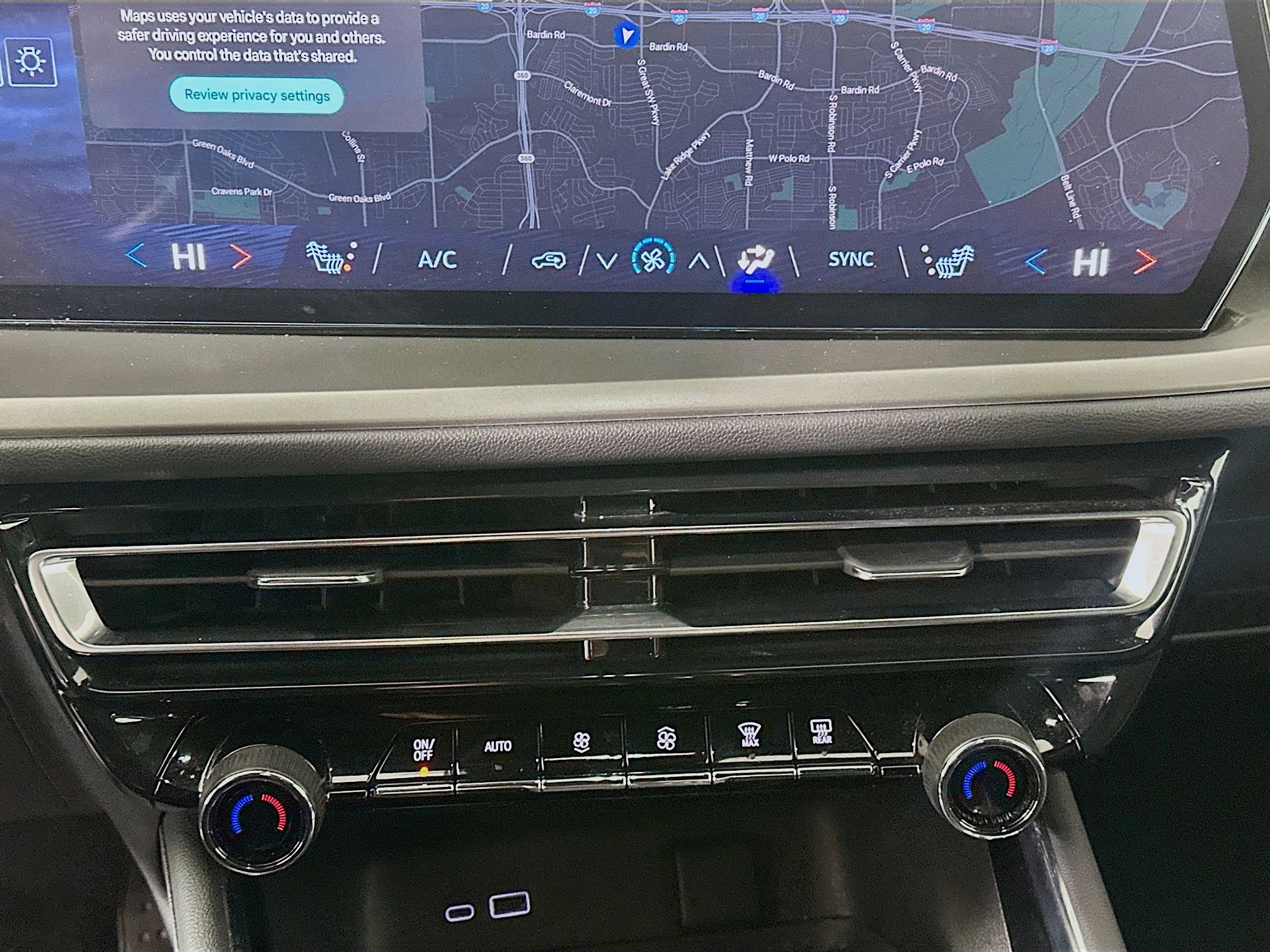 Used 2025 Chevrolet Traverse LT image 24