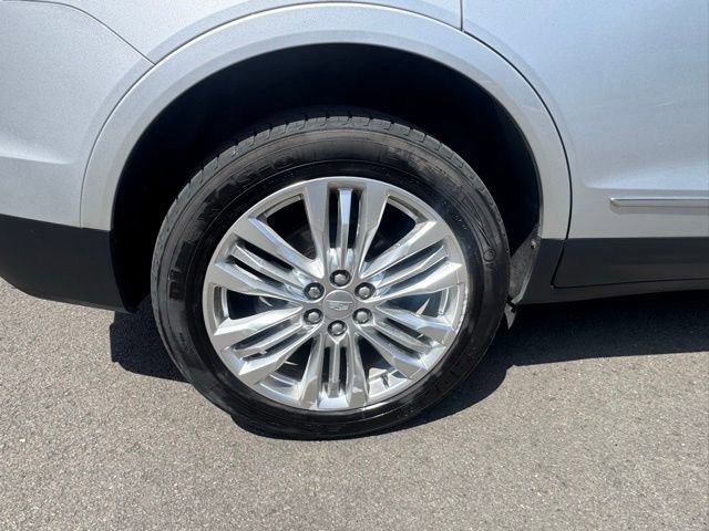 Used 2017 Cadillac XT5 Premium Luxury w/ Advanced Security Package AWD/4WD image 9