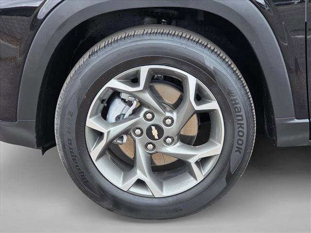 Used 2025 Chevrolet Trax LT w/ LT Convenience Package image 23