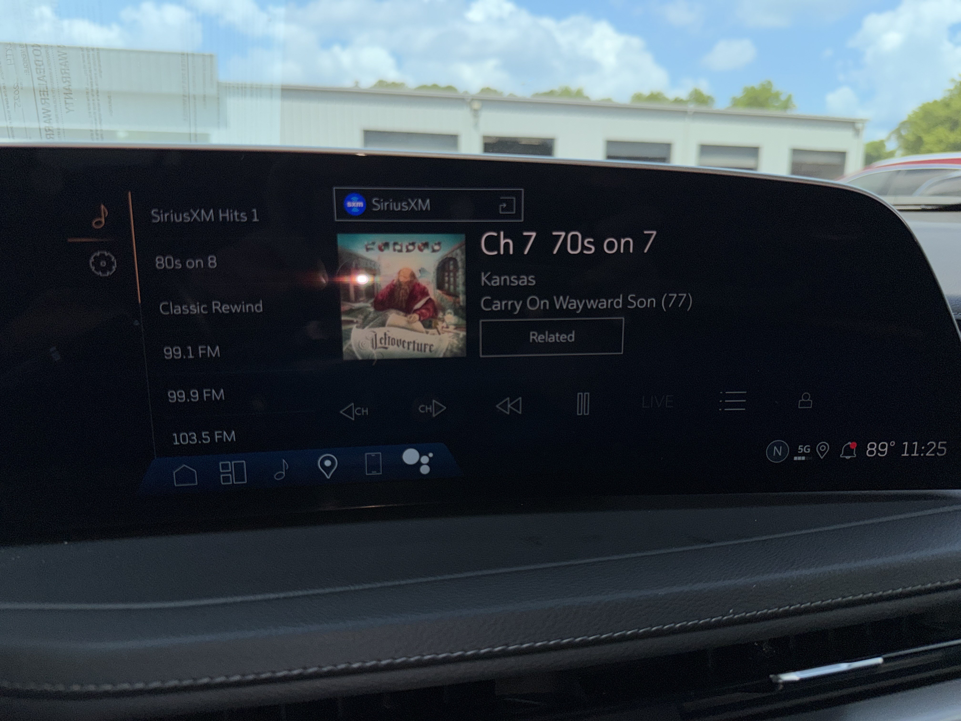 Used 2025 Cadillac XT4 Premium Luxury FWD image 24