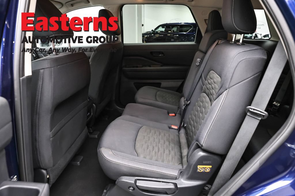 Used 2025 Nissan Pathfinder SV FWD image 21