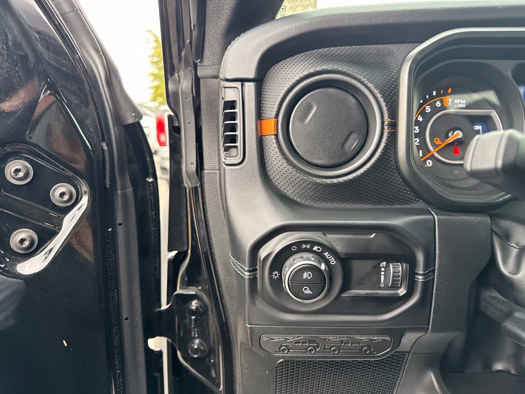 Used 2026 Jeep Gladiator Mojave AWD/4WD image 12