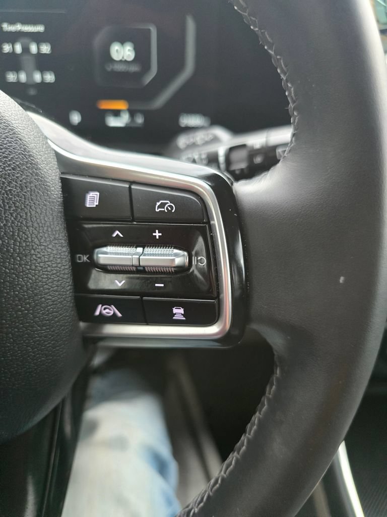 Certified 2026 Kia Carnival SX FWD image 23