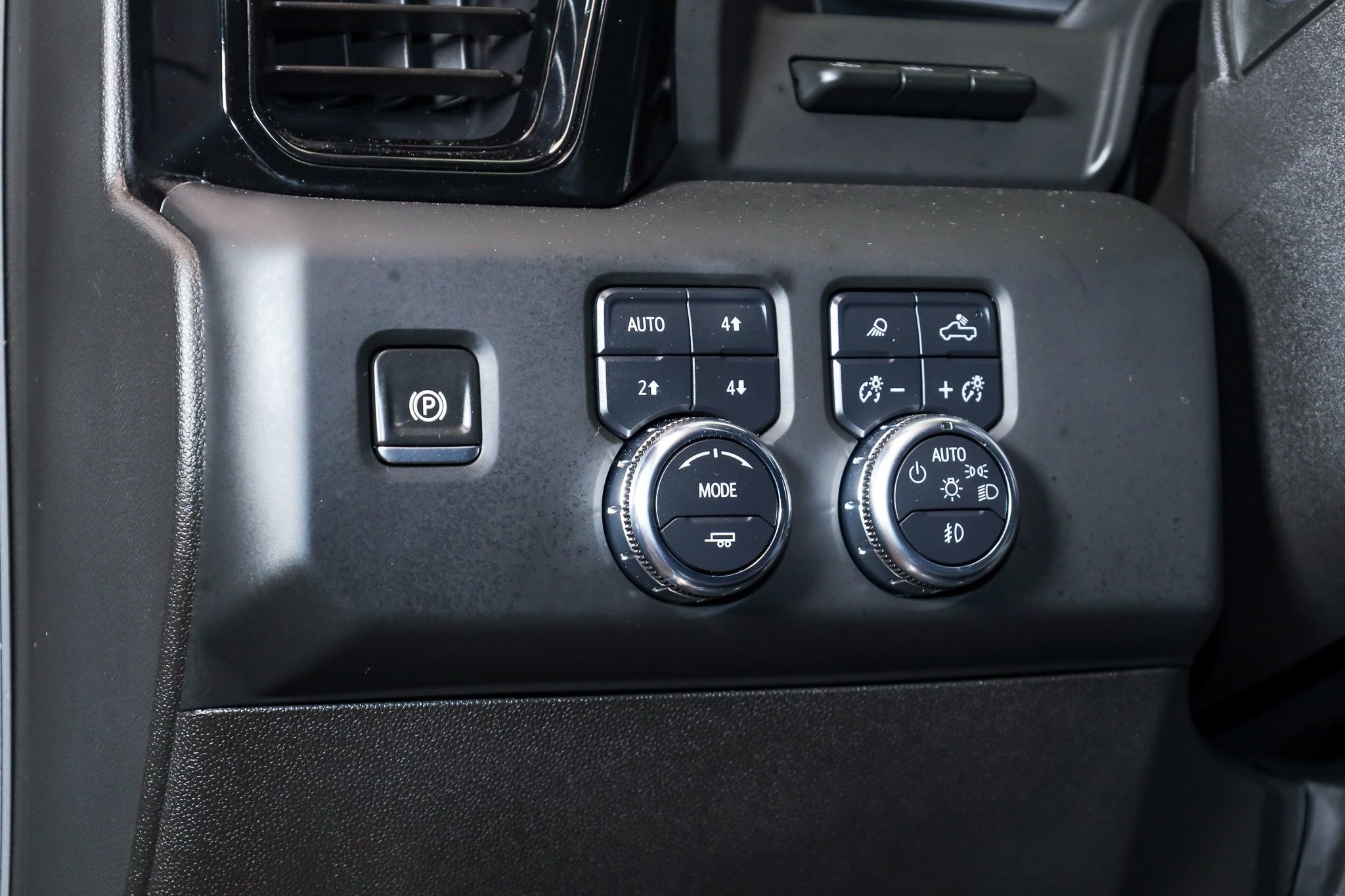 Used 2025 GMC Sierra 3500 AT4 w/ AT4 Premium Plus Package image 17