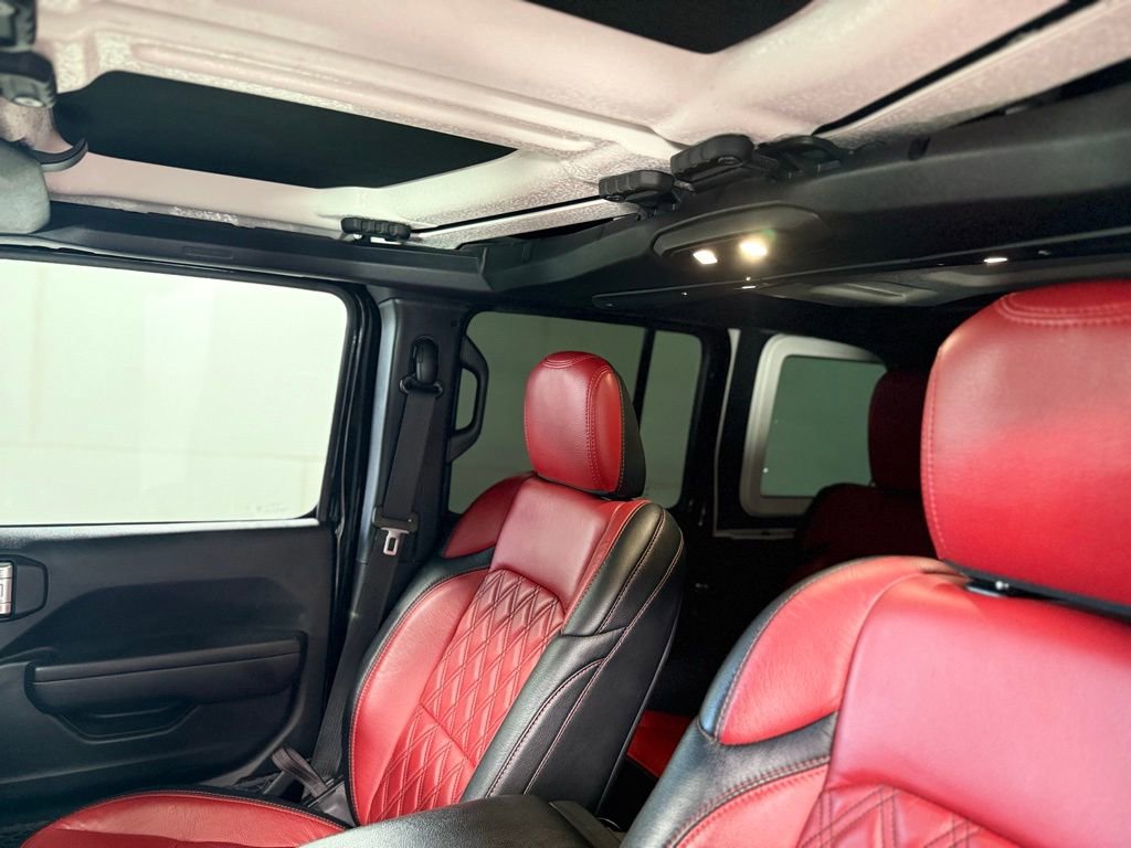 Used 2024 Jeep Wrangler Rubicon w/ Technology Group image 16