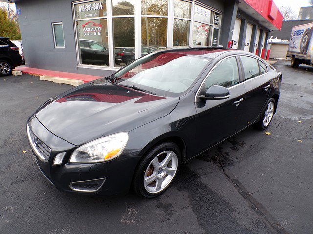 Used 2013 Volvo S60 T5 image 1