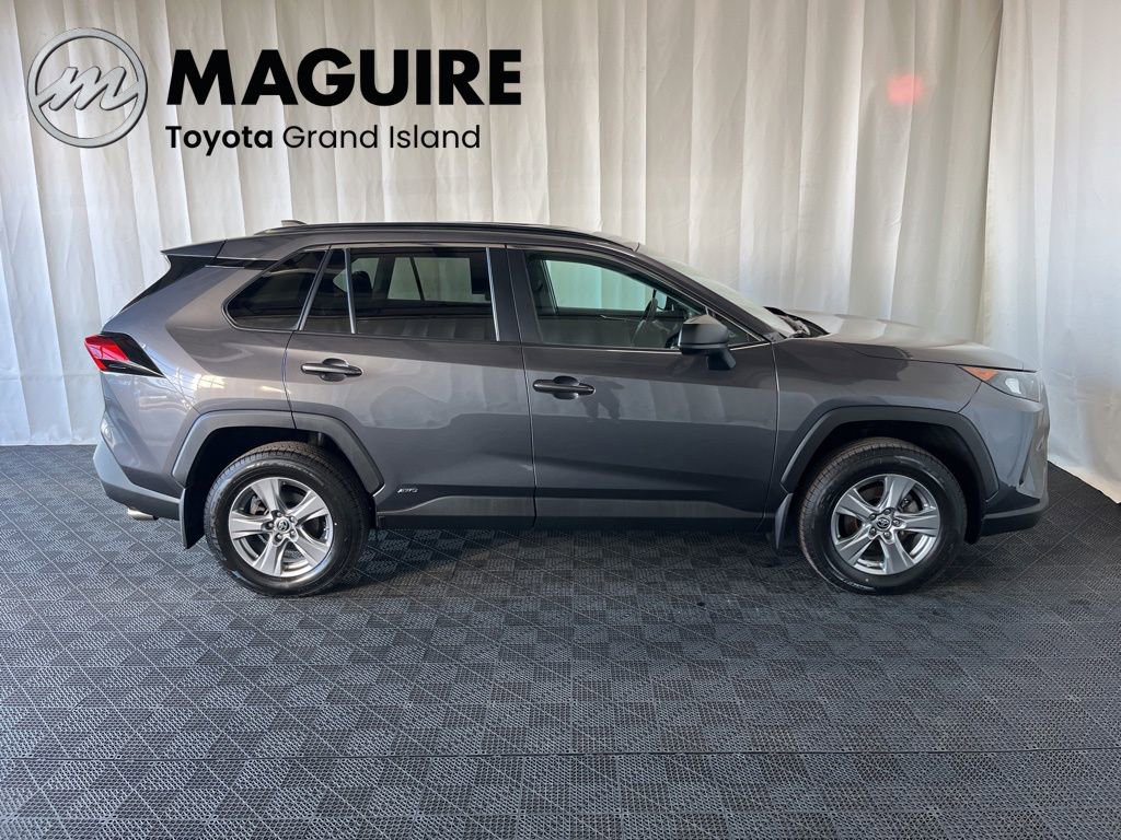 Used 2022 Toyota RAV4 LE AWD/4WD image 2