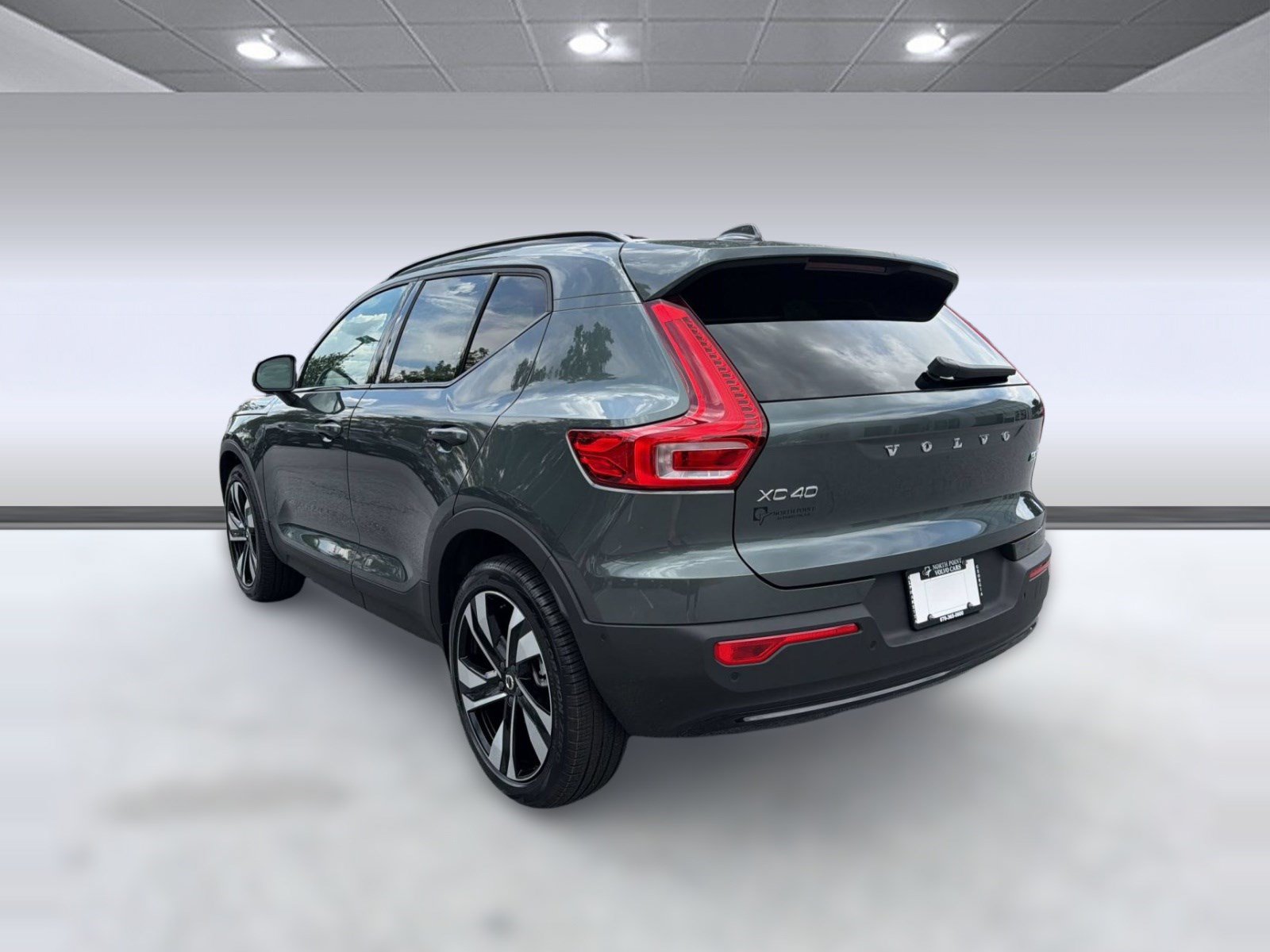 New 2026 Volvo XC40 B5 Plus w/ Climate Package AWD/4WD image 3