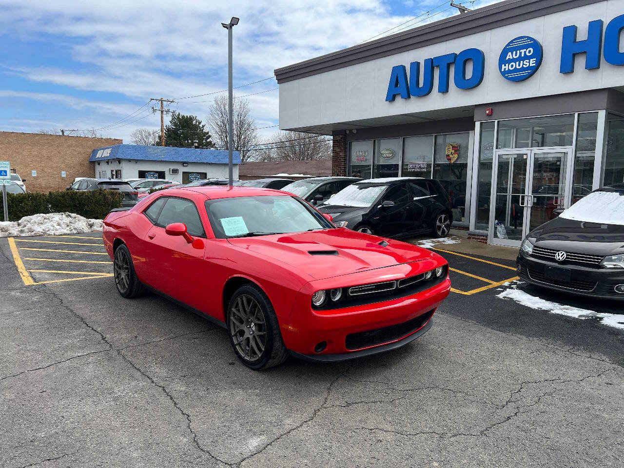 Used 2015 Dodge Challenger SXT image 3