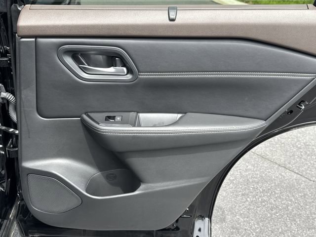 Used 2023 Nissan Rogue SV w/ SV Premium B Package FWD image 16