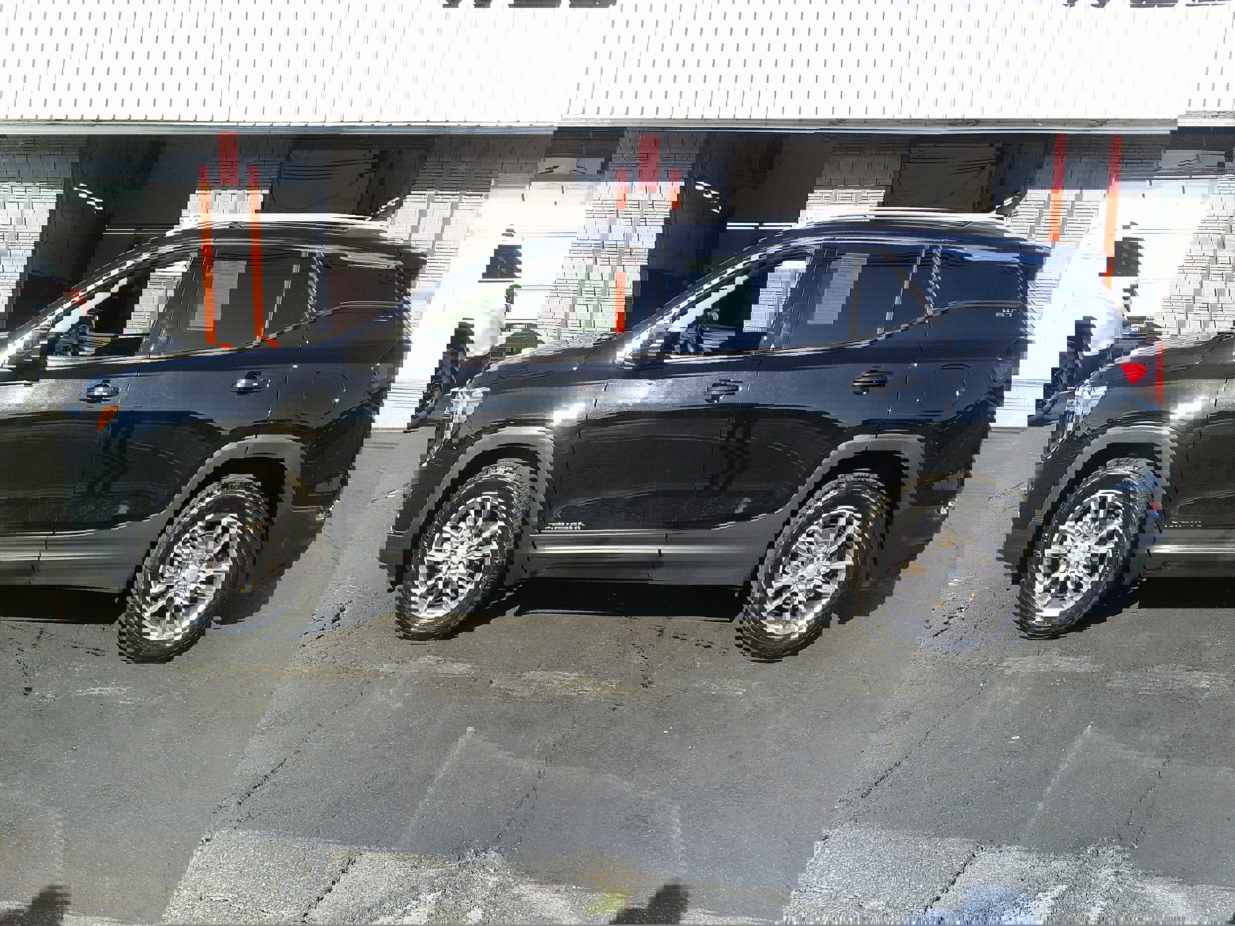 Used 2024 GMC Terrain SLT image 2