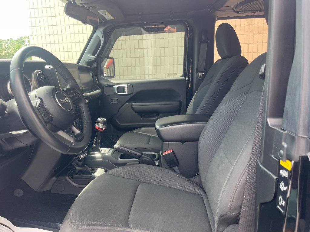 Used 2022 Jeep Wrangler Sport AWD/4WD image 12