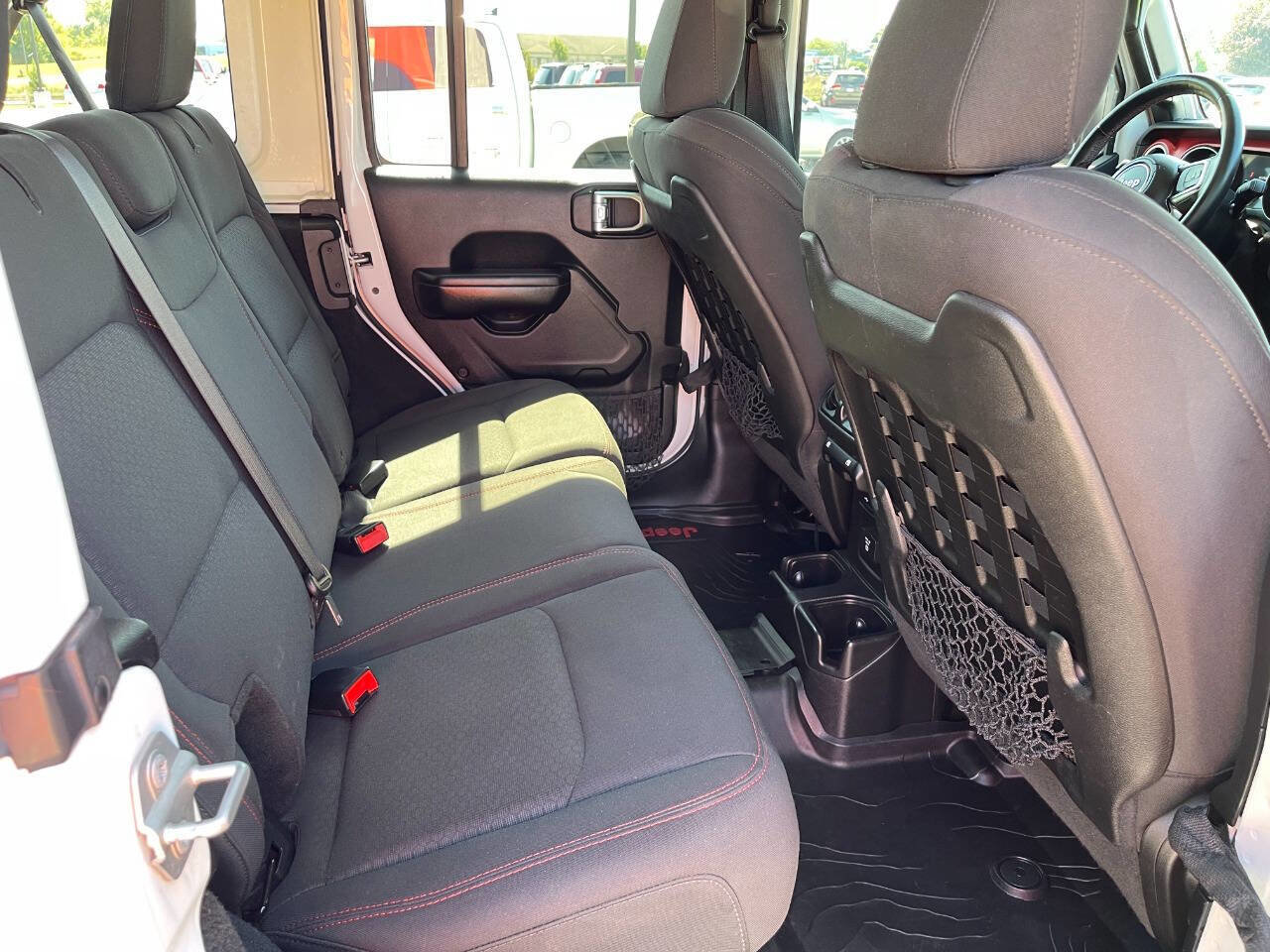 Used 2018 Jeep Wrangler Unlimited Rubicon w/ Steel Bumper Group image 13