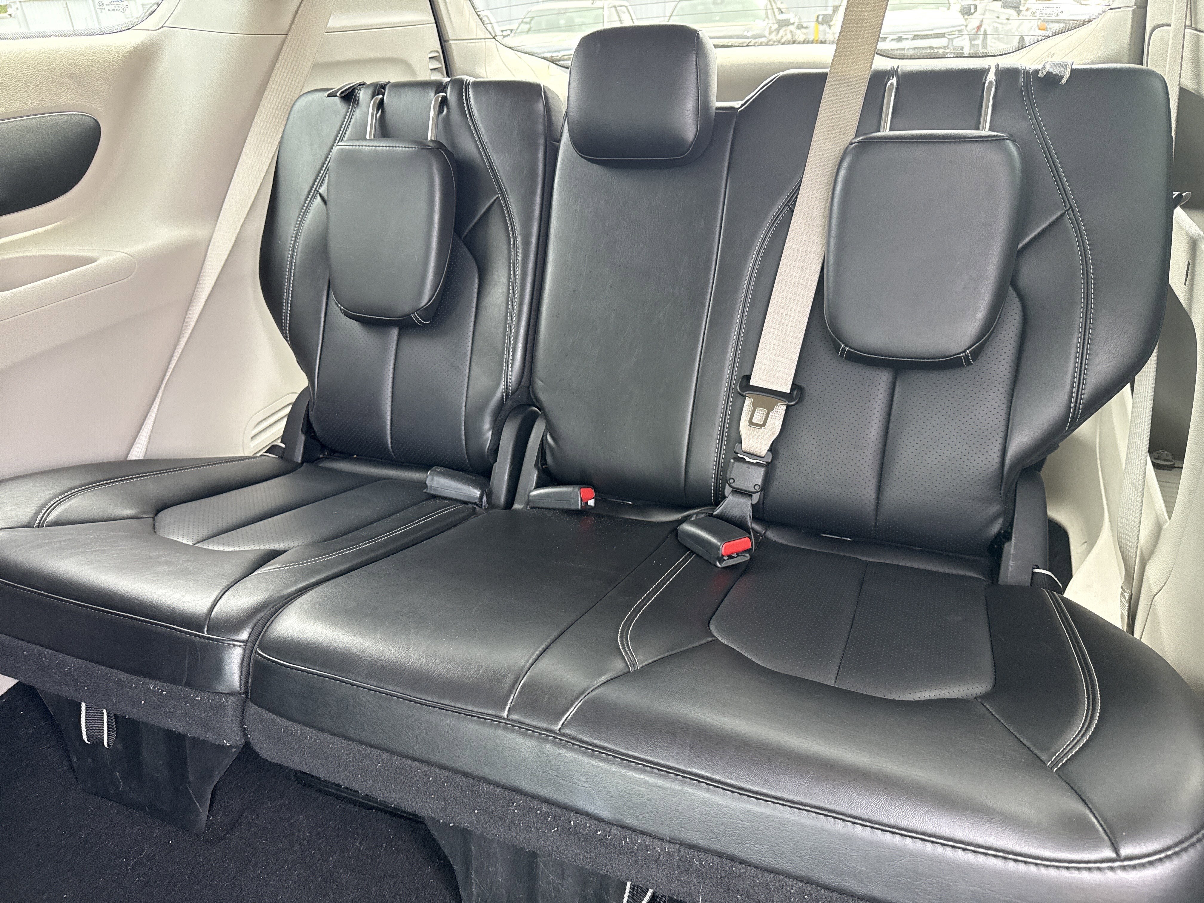 Used 2024 Chrysler Pacifica Touring-L FWD image 24
