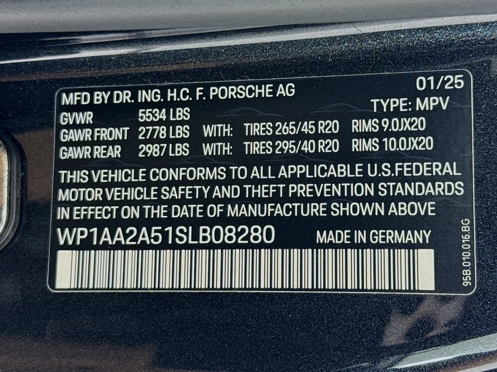 Certified 2025 Porsche Macan image 37