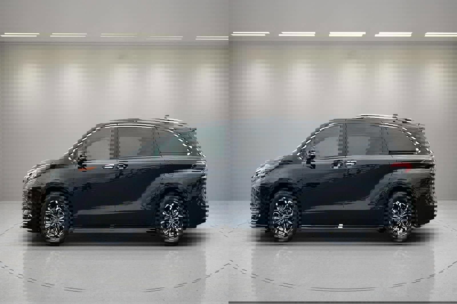 New 2026 Toyota Sienna Platinum image 8