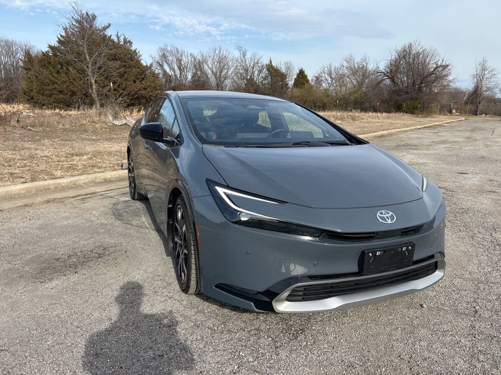 Used 2024 Toyota Prius Prime Premium image 3
