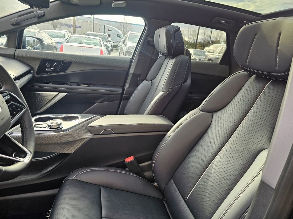 New 2026 Cadillac Optiq Luxury 2 image 24